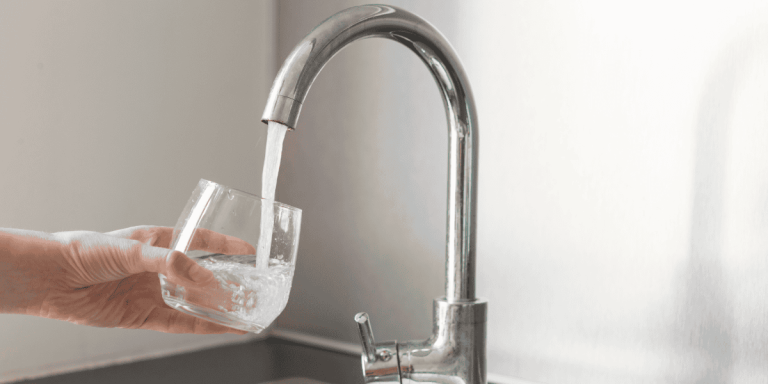 L'acqua potabile che esce dal rubinetto