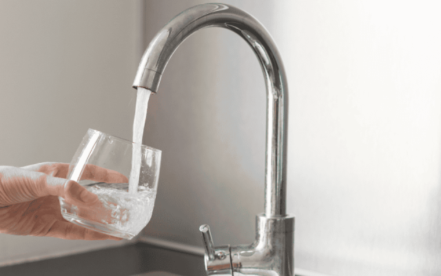 L'acqua potabile che esce dal rubinetto