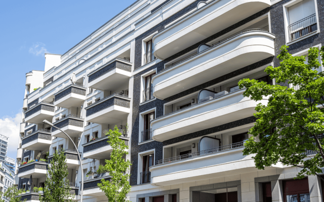 Balconi irregolari e decreto Salva Casa: quando non è possibile fare la sanatoria